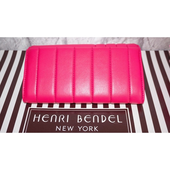 Stunning HENRI BENDEL 712 QUILTED WALLET - Picture 3 of 3